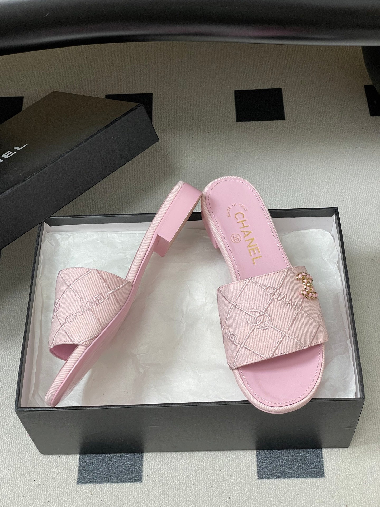 CC 26s Flat Sandals Pink Canvas Sheepskin Double C 649509