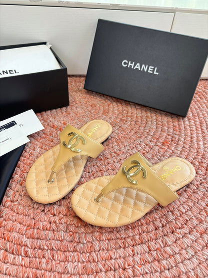 CC 26s Thong Sandals Beige Sheepskin 648261