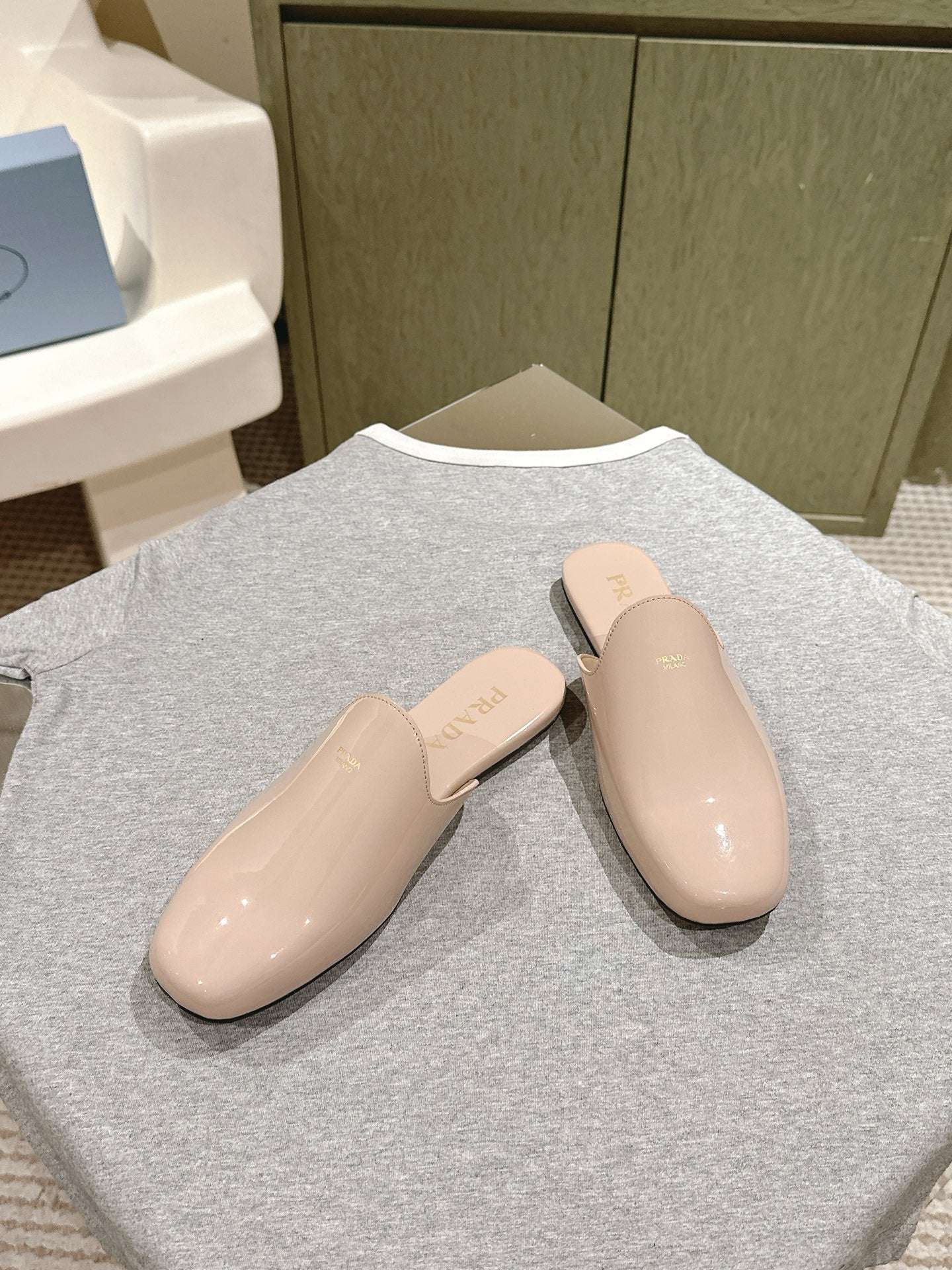 PRA 2026S Flats Mule Nude Patent Leather 657682