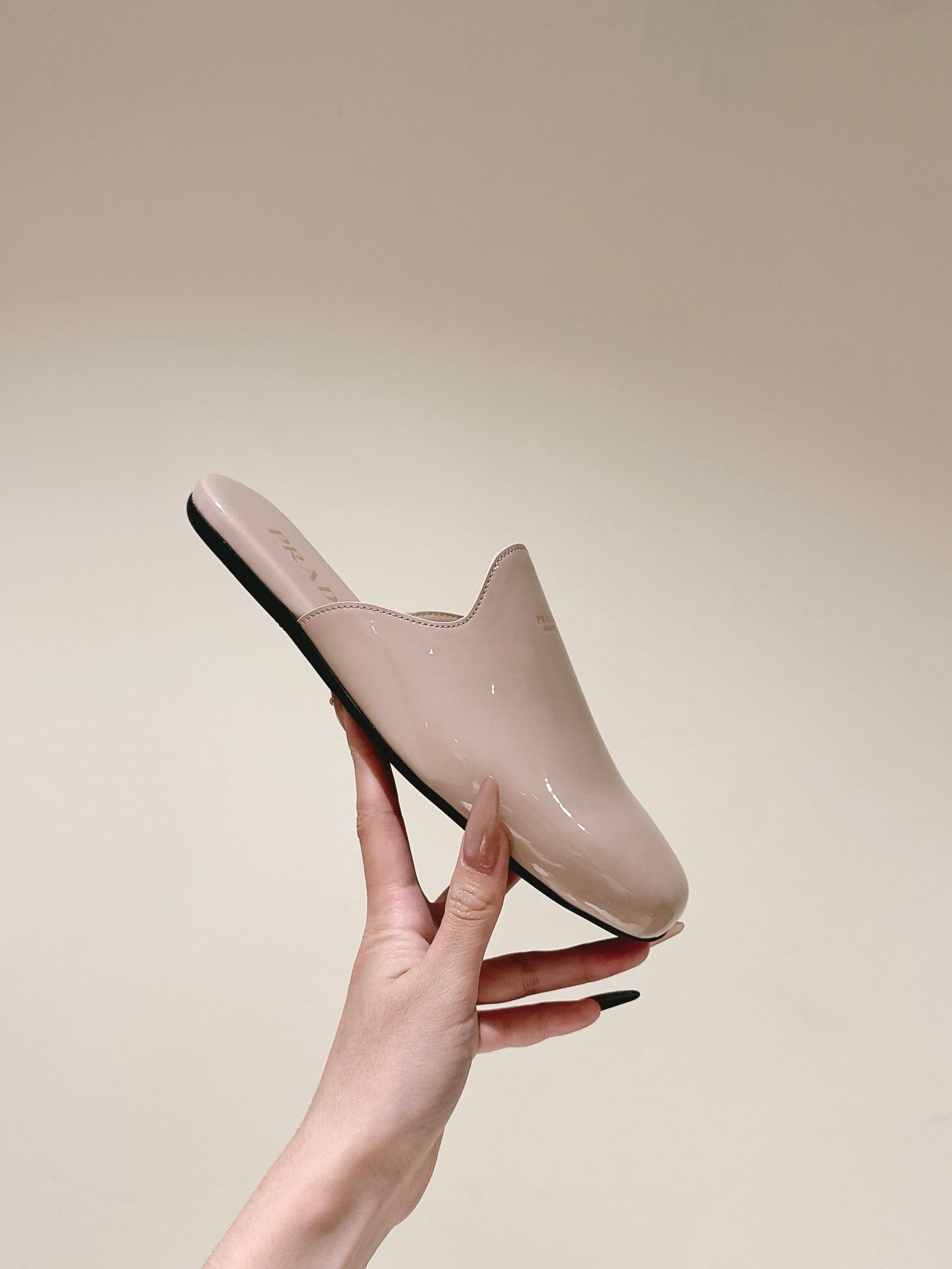 PRA 2026S Flats Mule Nude Patent Leather 657682
