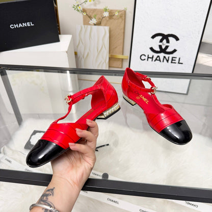 CC 26s Flat Sandals Red Black Cowhide Patent Leather 183574