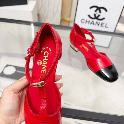 CC 26s Flat Sandals Red Black Cowhide Patent Leather 183574
