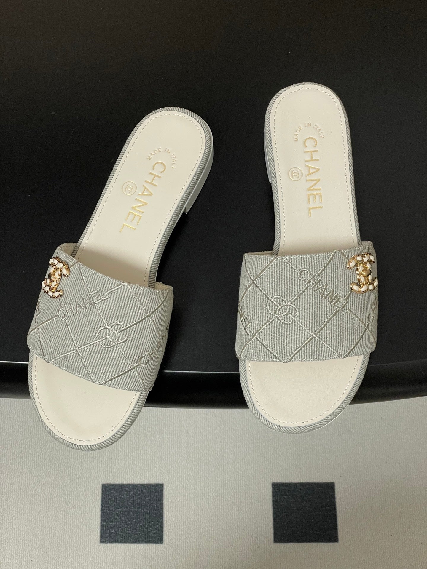 CC 26s Flat Sandals White Gray Canvas Sheepskin Double C 649507