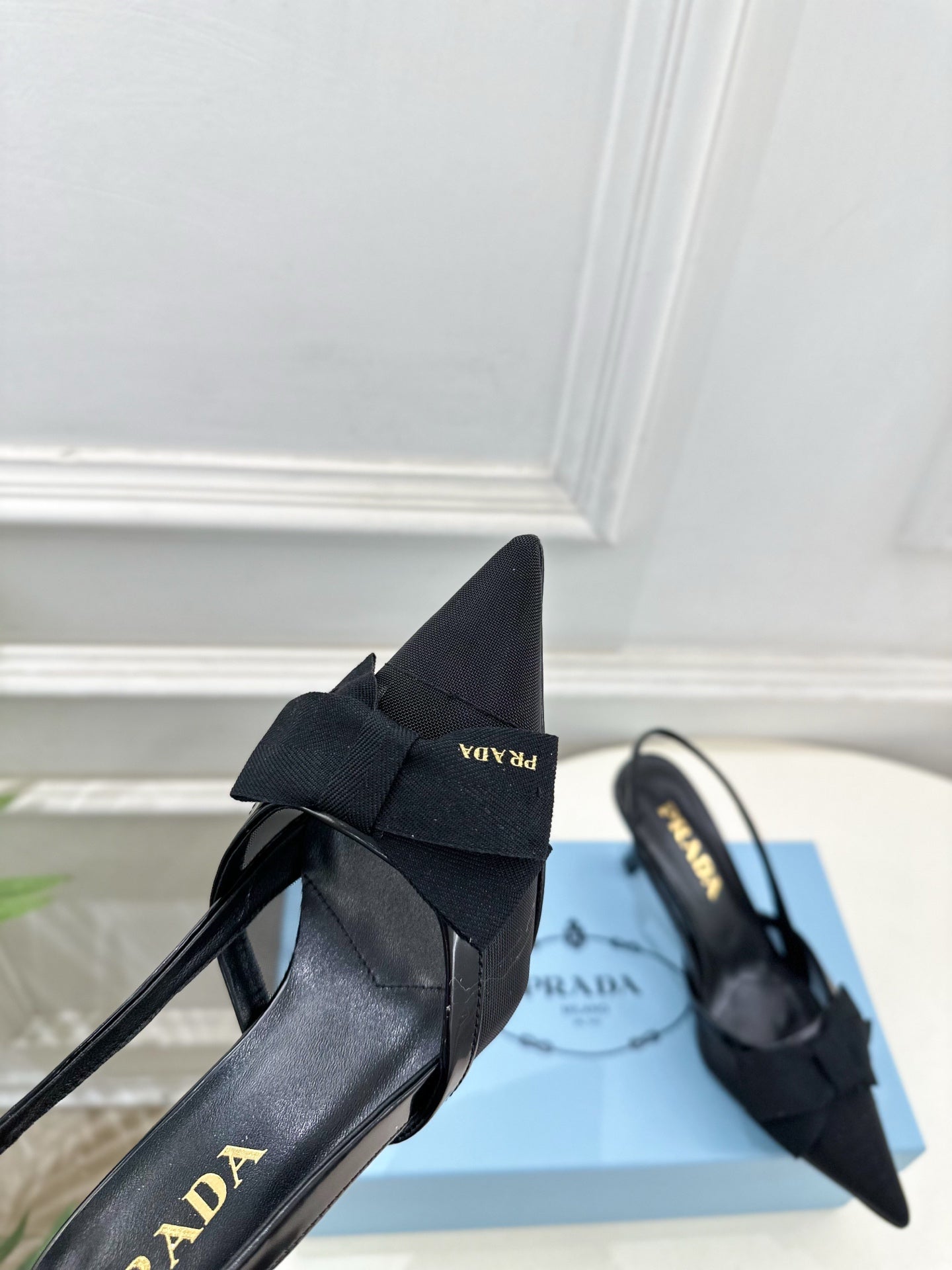 PRA 26S Pointed-Toe Slingback 75 Black Mesh Sheepskin 631961